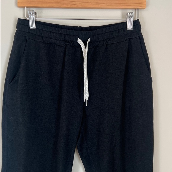 Vuori women's Performance Joggers Heathered Black Size Small Loungewear - Picture 2 of 7